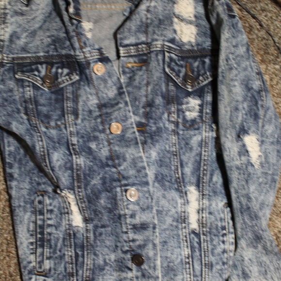 Jean jacket 🧥 - Picture 2 of 2